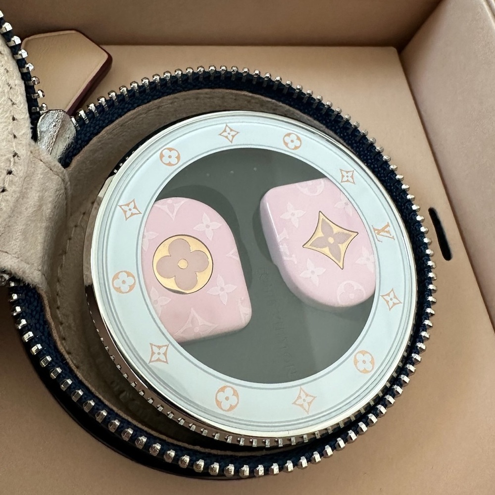 LOUIS VUITTON bluetooth earbuds